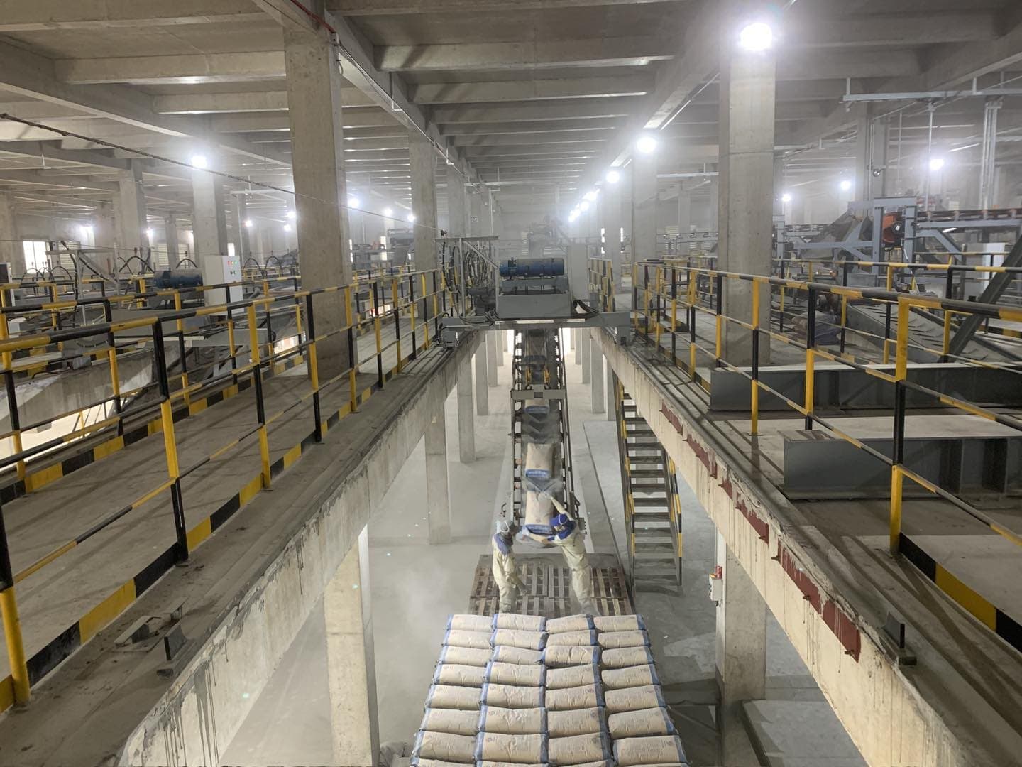 Hệ thống băng tải đóng bao xi măng - Xuân Khiem