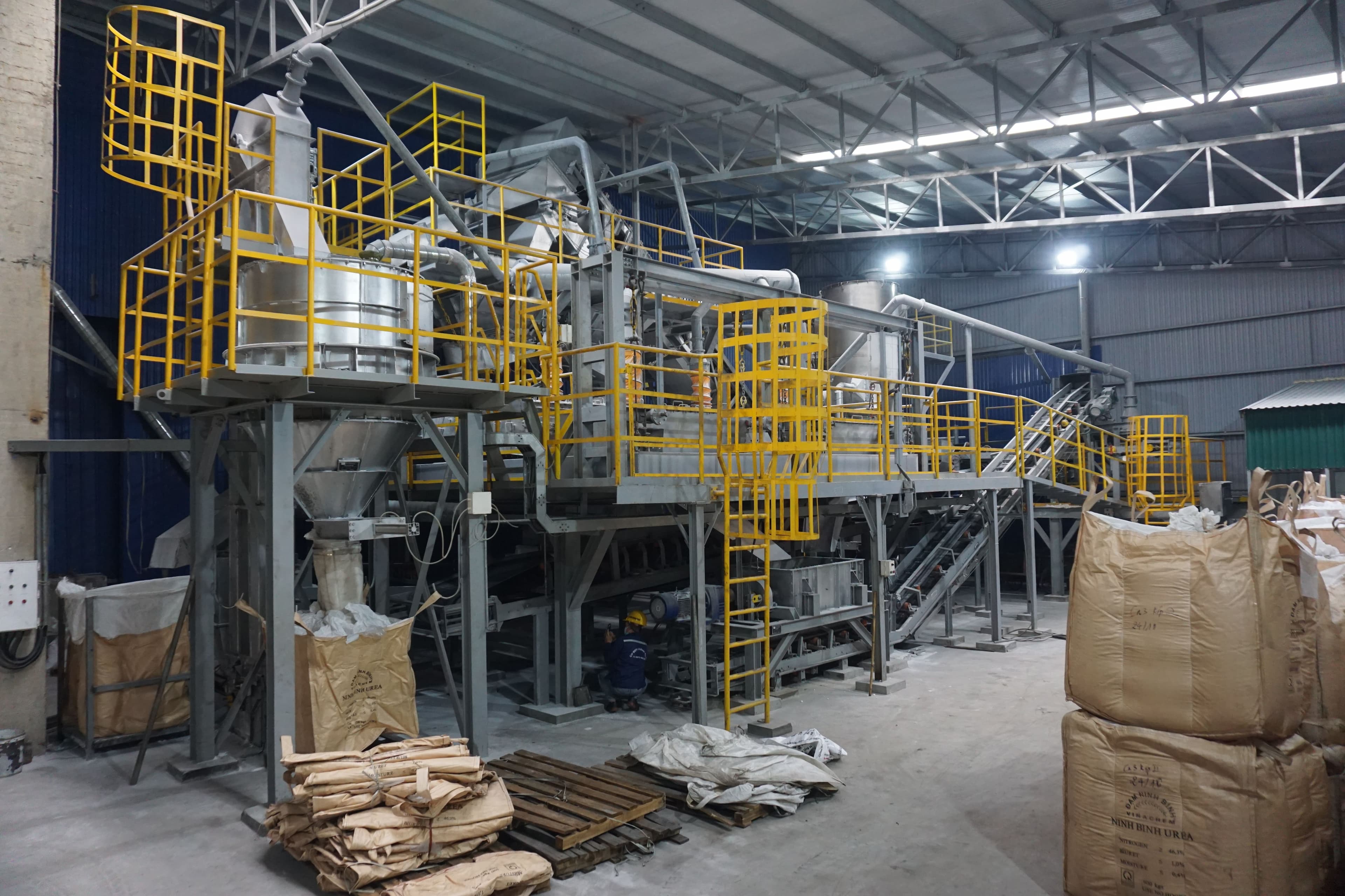 Hệ thống sàng rung phân loại đạm Urê