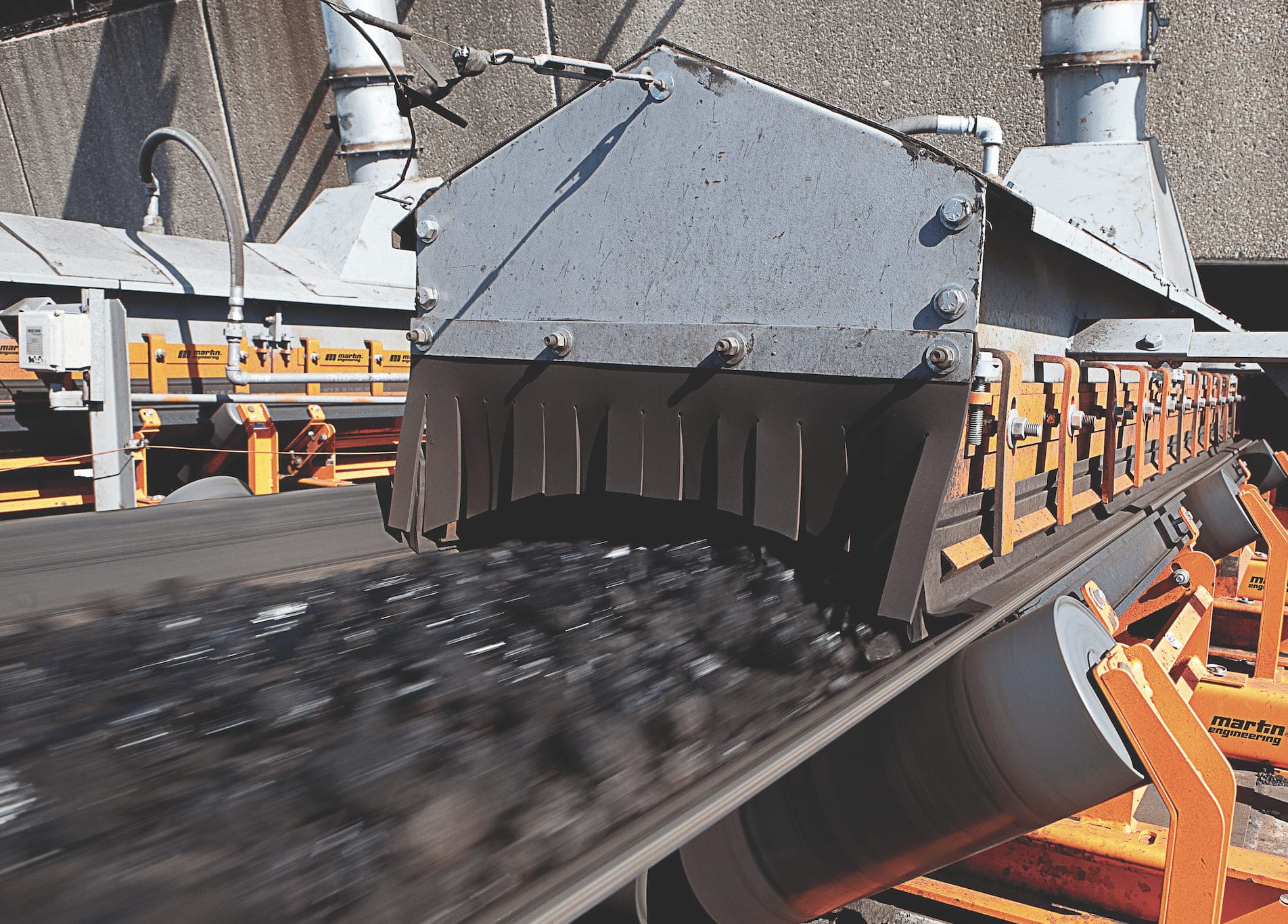 Điểm cấp liệu va đập mạnh